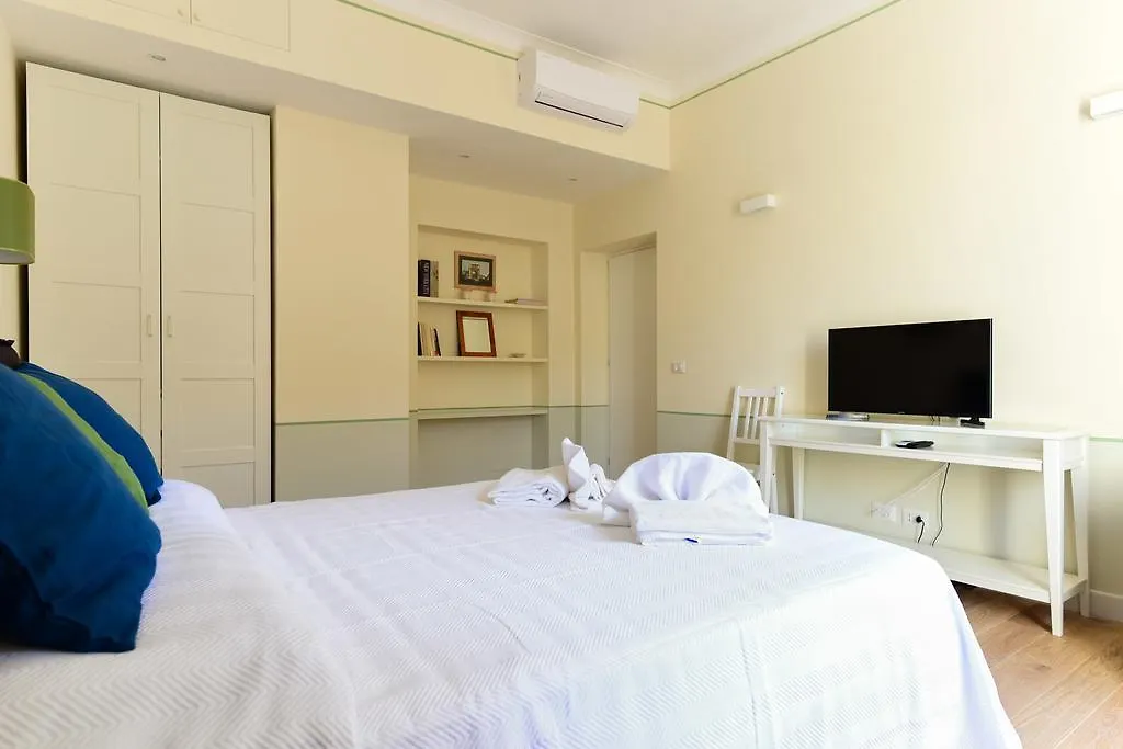 Apartment Bright And Comfy 3 Bedroom Apt In Monti Rome Italy