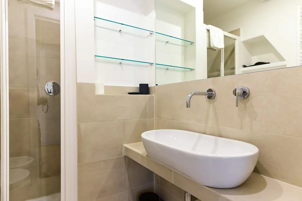 Bright And Comfy 3 Bedroom Apt In Monti Rome Apartment