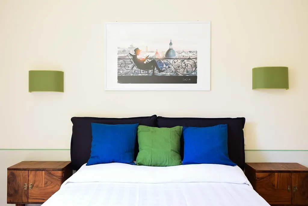 Bright And Comfy 3 Bedroom Apt In Monti Rome Italy