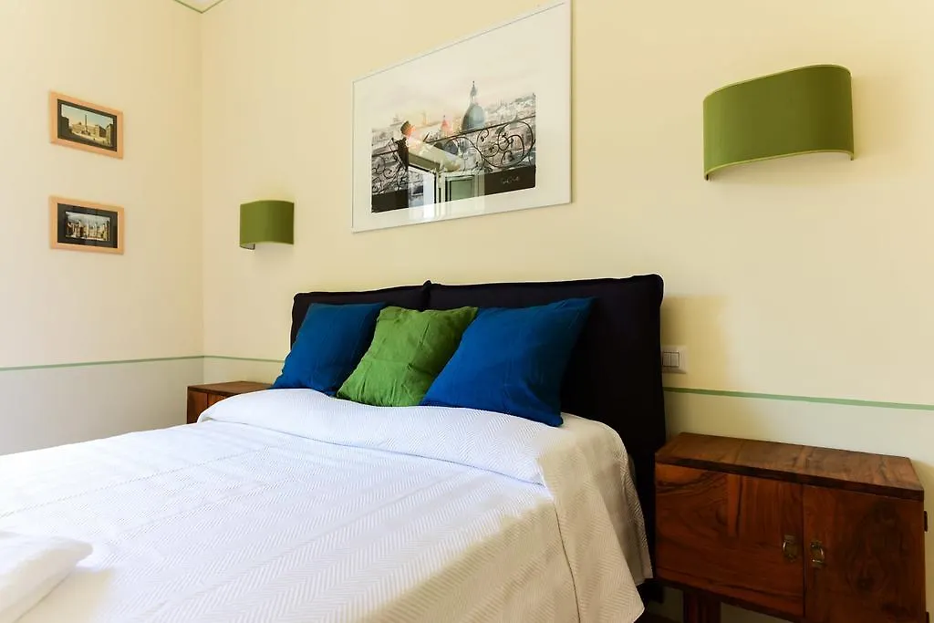 Bright And Comfy 3 Bedroom Apt In Monti Rome 0*,