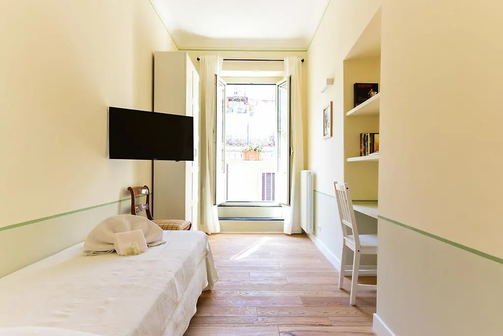Bright And Comfy 3 Bedroom Apt In Monti Rome Italy