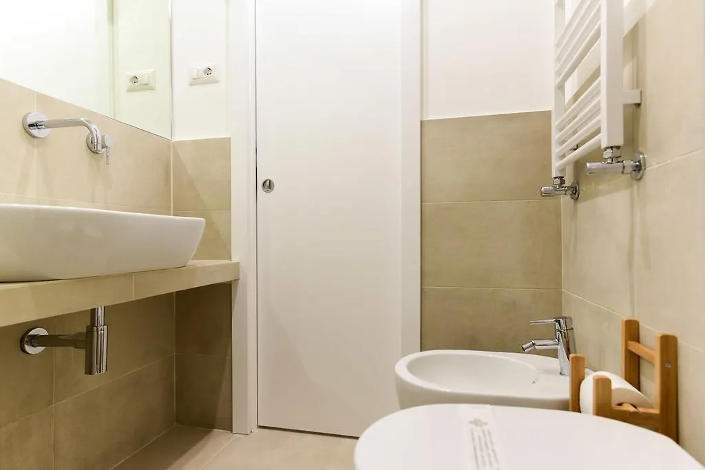 Bright And Comfy 3 Bedroom Apt In Monti Rome Italy